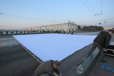 Видеопоказ на пролете Дворцового моста