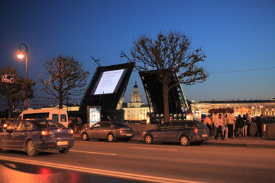 Видеопоказ на пролете Дворцового моста