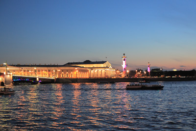 Видеопоказ на пролете Дворцового моста