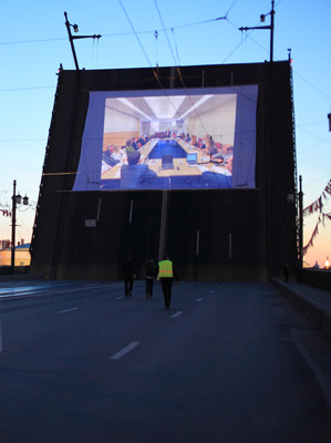 Видеопоказ на пролете Дворцового моста