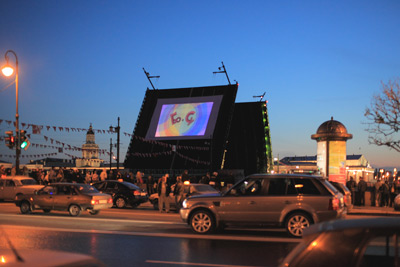 Видеопоказ на пролете Дворцового моста